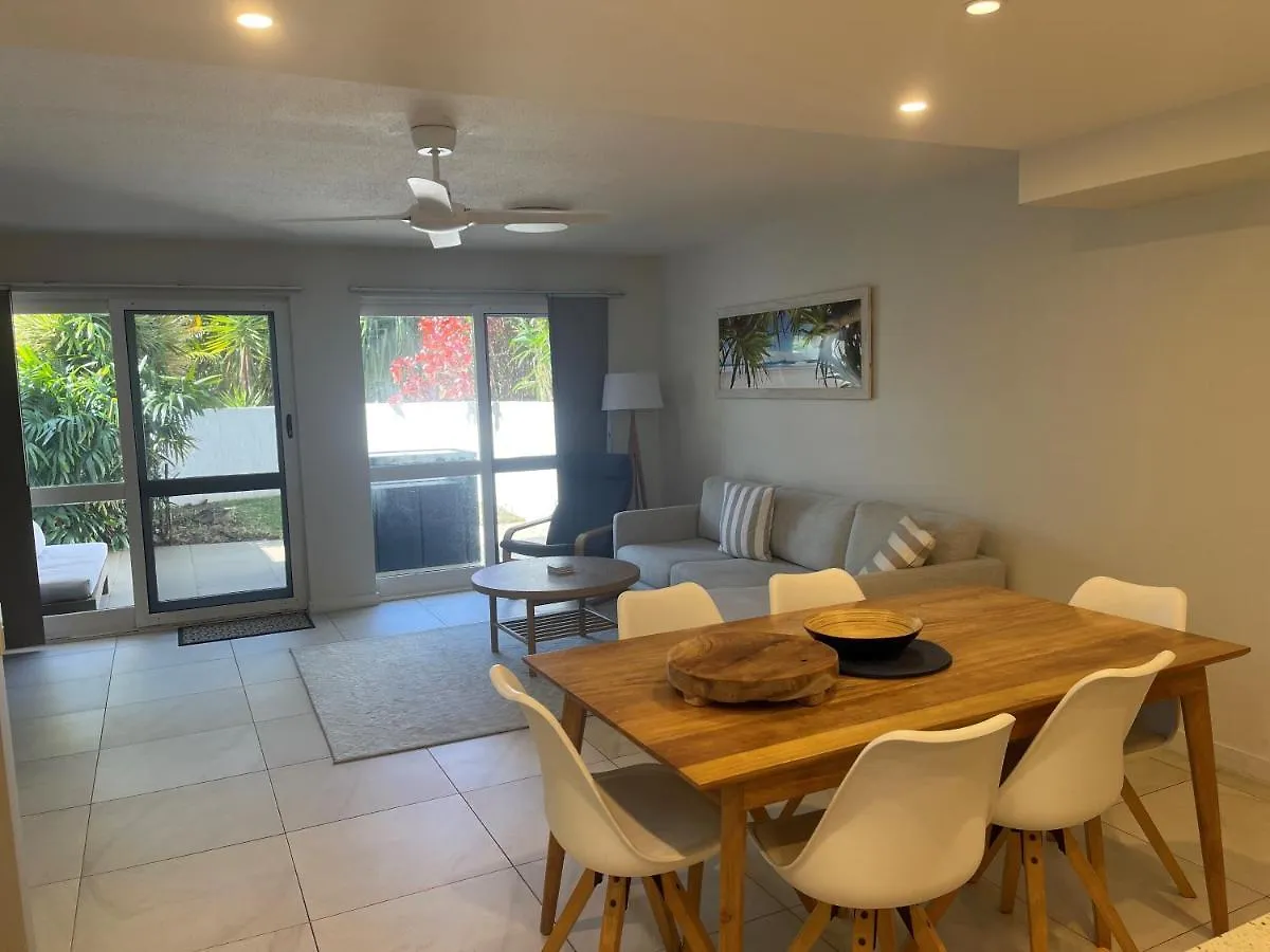 Camargue Beachfront Apartments Maroochydore 3*,  Australia