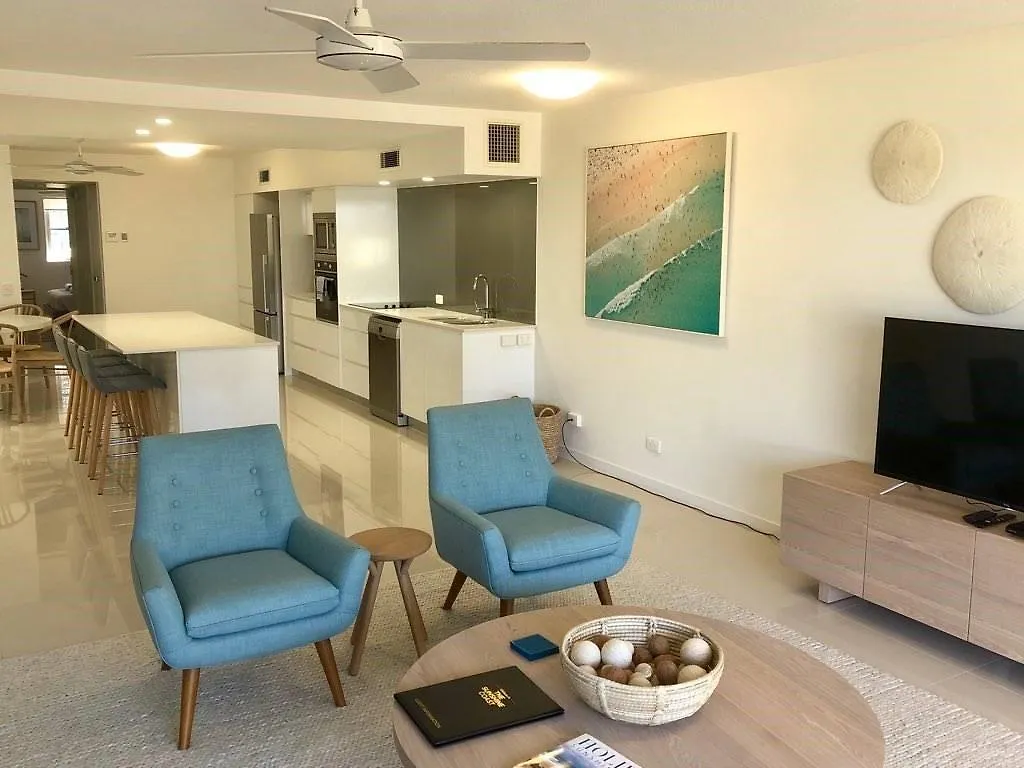 Aparthotel Camargue Beachfront Apartments Maroochydore