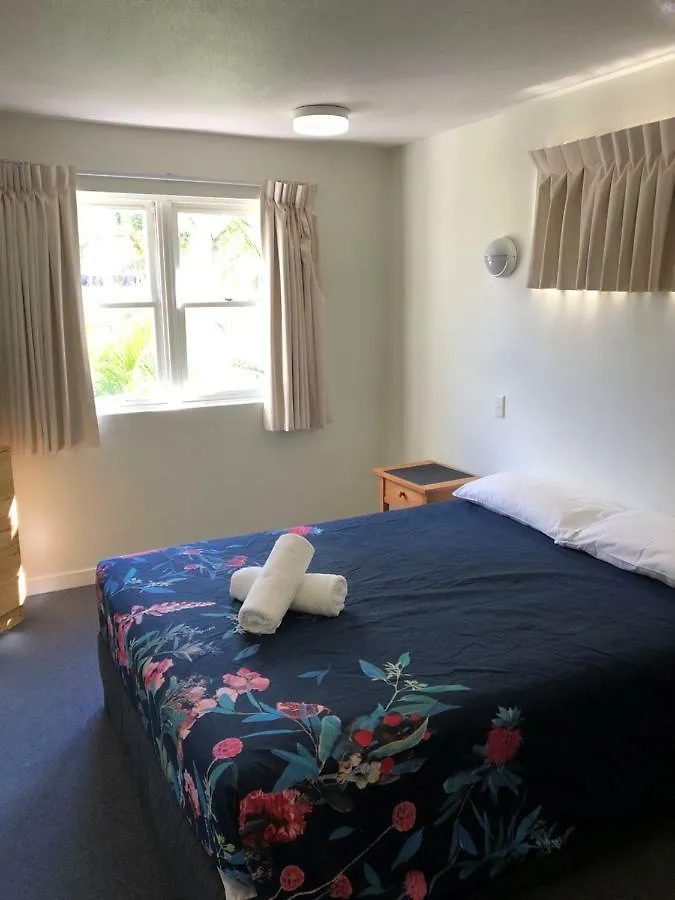 Aparthotel Camargue Beachfront Apartments Maroochydore